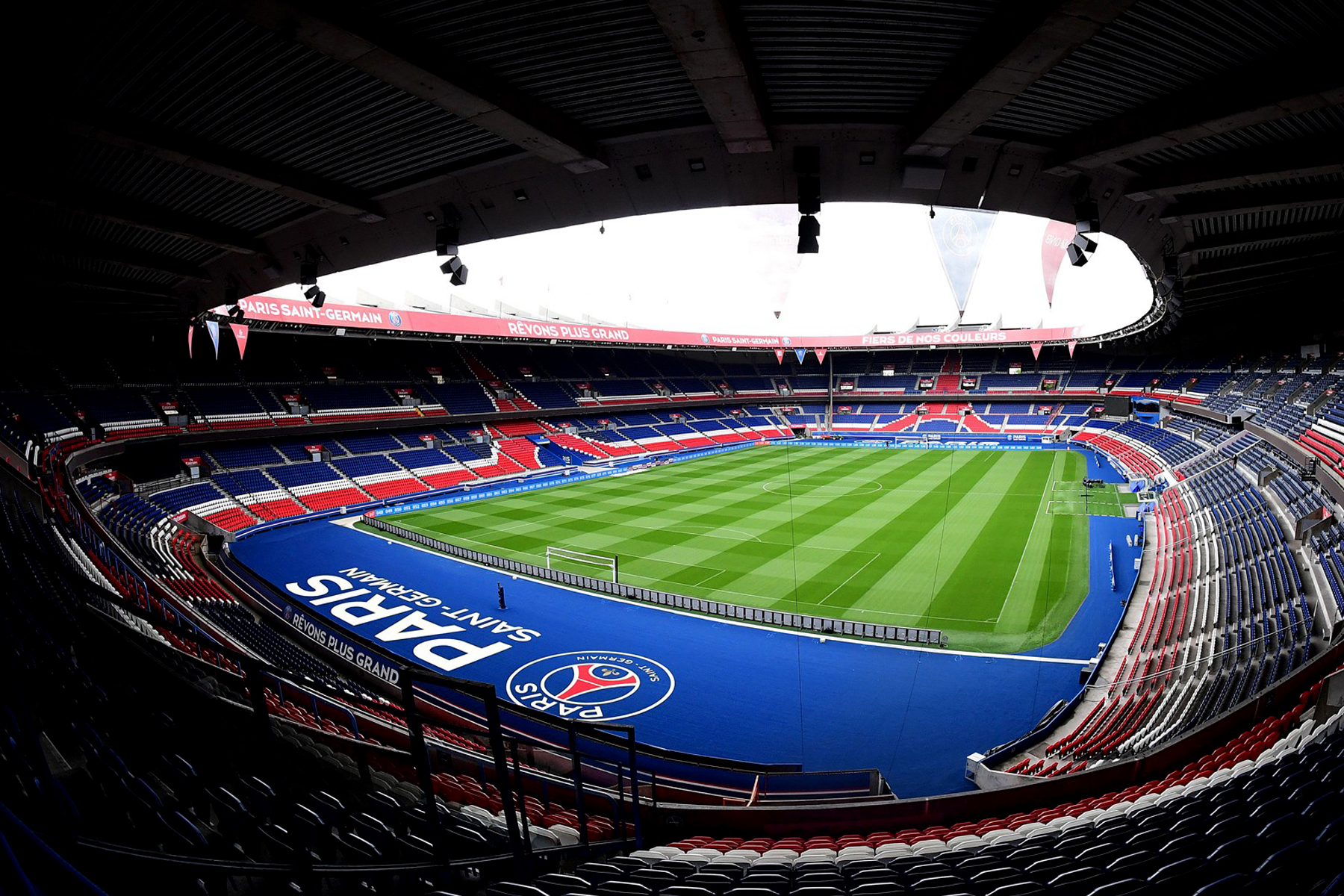 UEFA castiga al PSG con el cierre parcial de su estadio