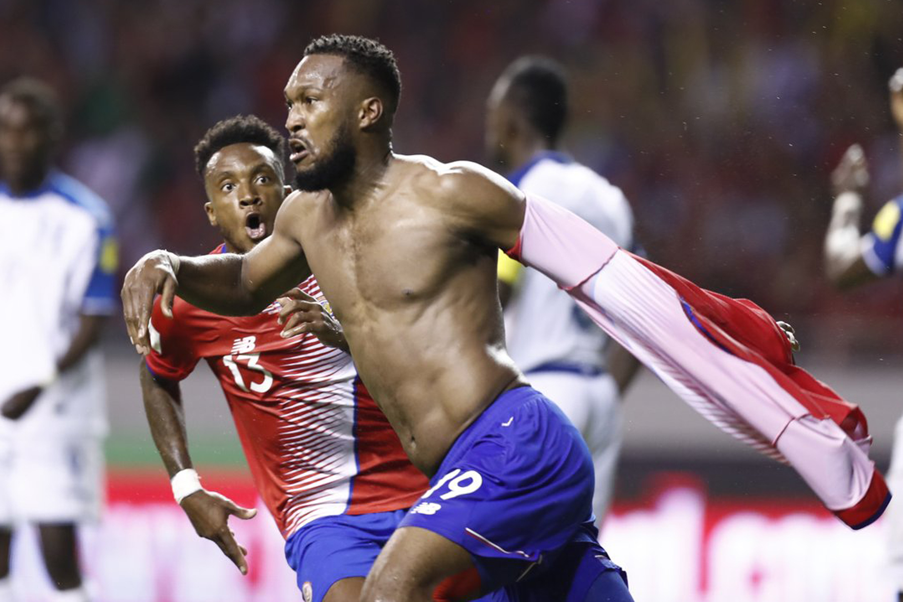 ¡Nos jodió el árbitro! Costa Rica clasifica al Mundial tras empatarle a Honduras en los 6 minutos de tiempo extra 