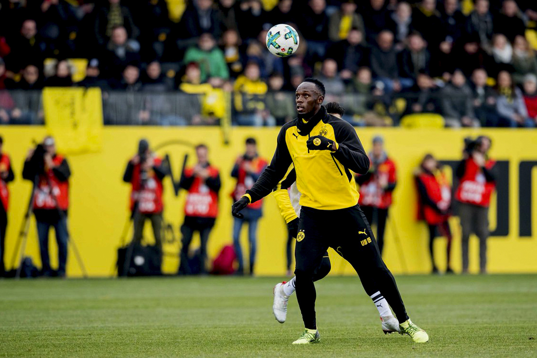 Usain Bolt anota su primer gol con el Borussia Dortmund